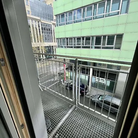 Apartment Helle 3-zimmer-wohnung Mit Terrasse *