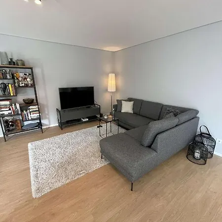 Helle 3-zimmer-wohnung Mit Terrasse Lägenhet *